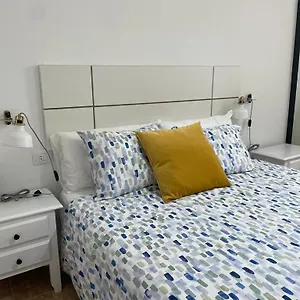 https://central-apartment-in-la-laguna-with-private-parking.tenerifehoteles.net